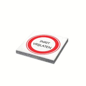 Tegel met opdruk 'Inrit vrijlaten'