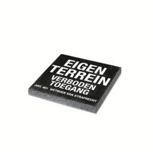 Tegel met opdruk Eigen terrein - verboden toegang tegel ideaal voor privéterreinen.