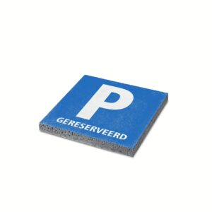 Tegel met opdruk 'P-gereserveerd'